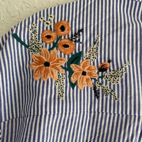Embroidered Button down - Picture 3 of 3